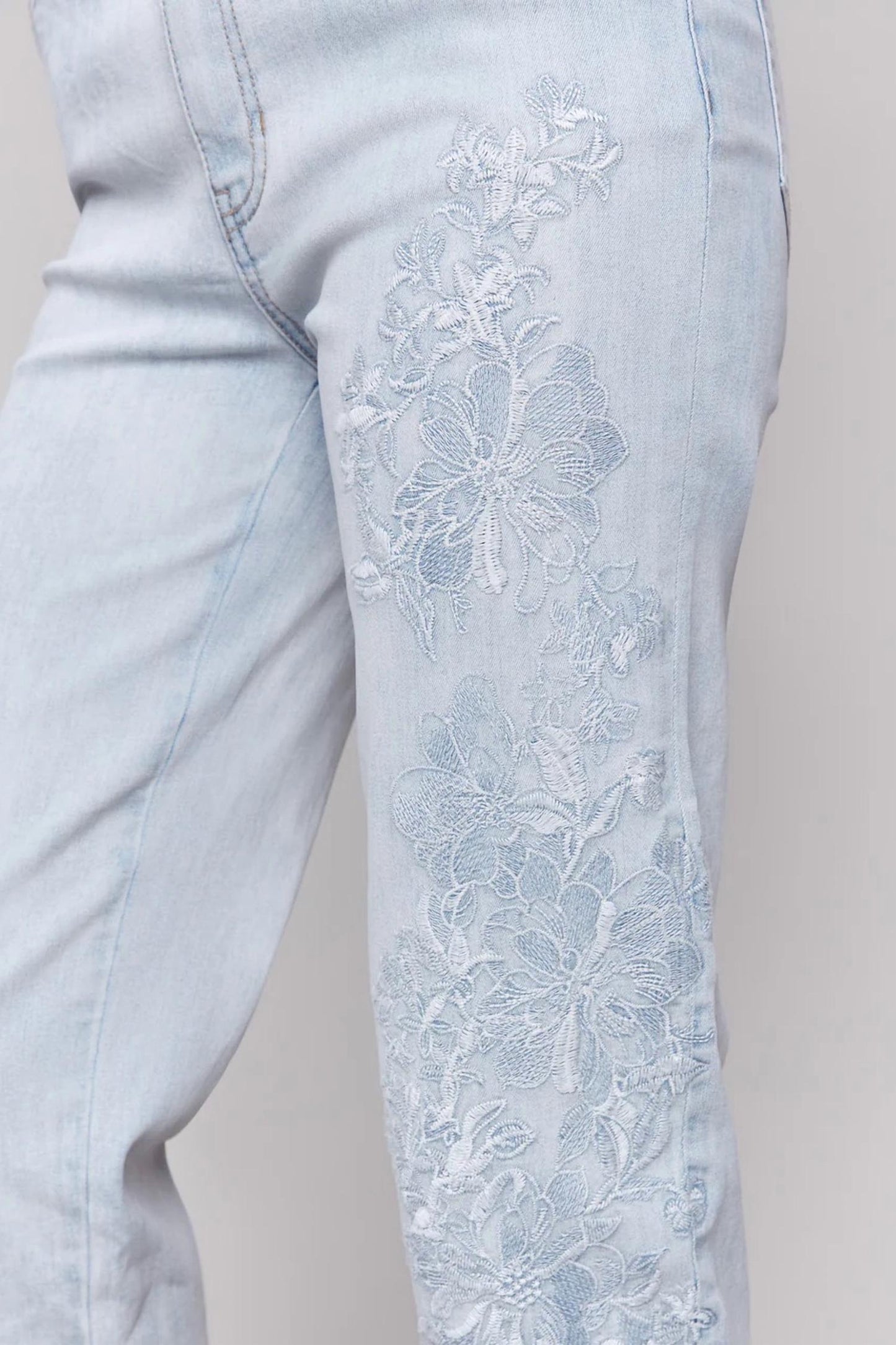 Charlie B - Flower Embroidered Jeans