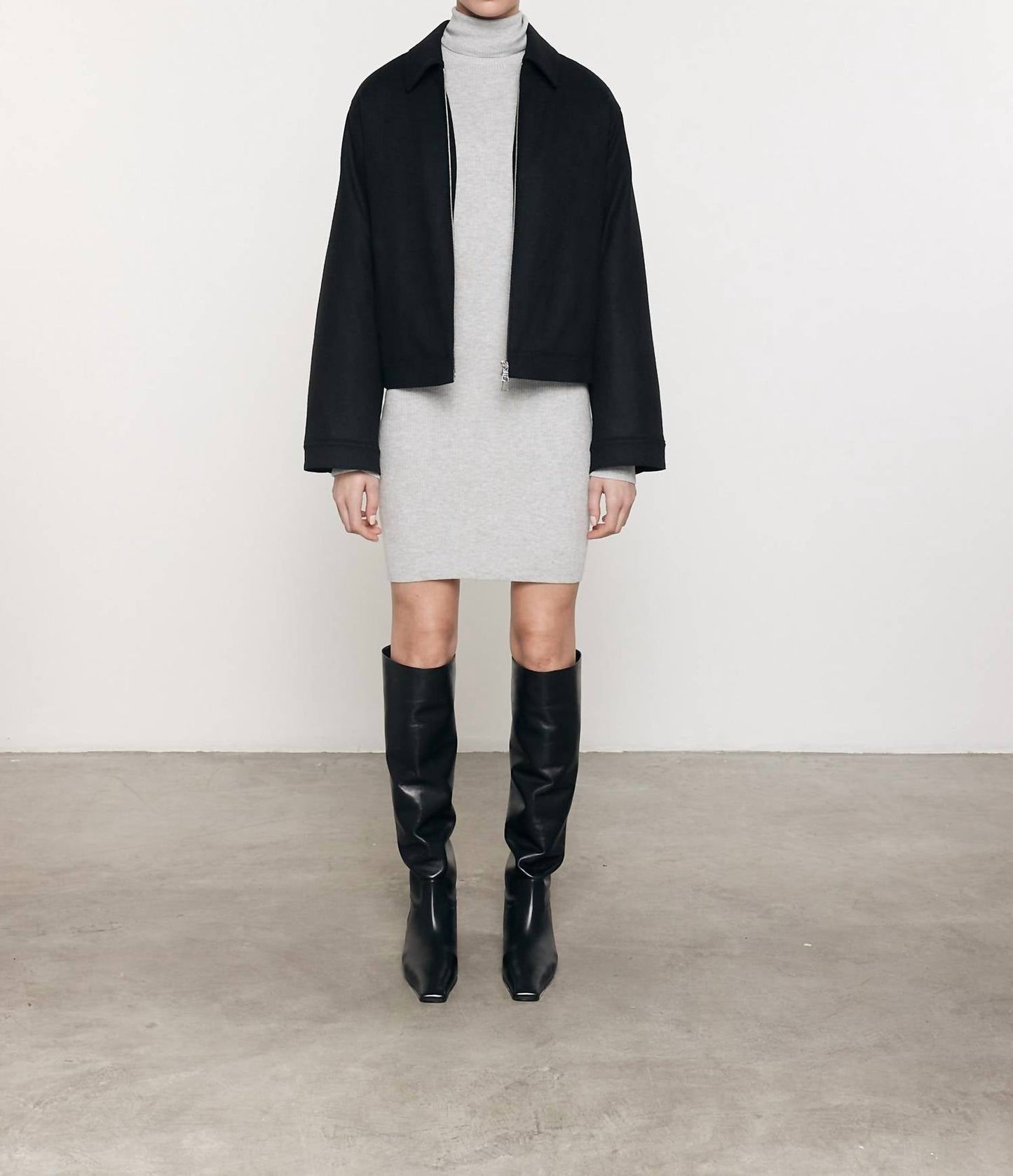 Enza Costa - MINI VESTIDO DE SEDA COM CINTURA CANELADA E GOLA ALTA