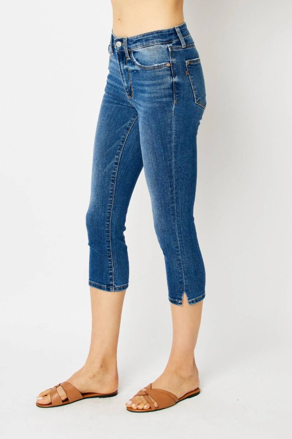 Judy Blue - Mid Rise Skinny Fit Capri