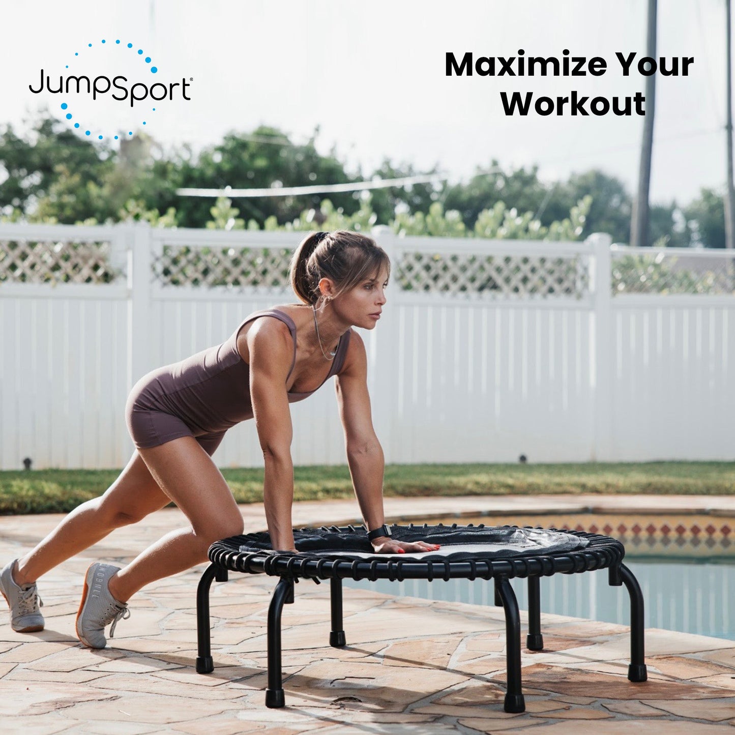Trampolim de fitness leve para ambientes internos JumpSport 350 de 39", preto com estrutura branca