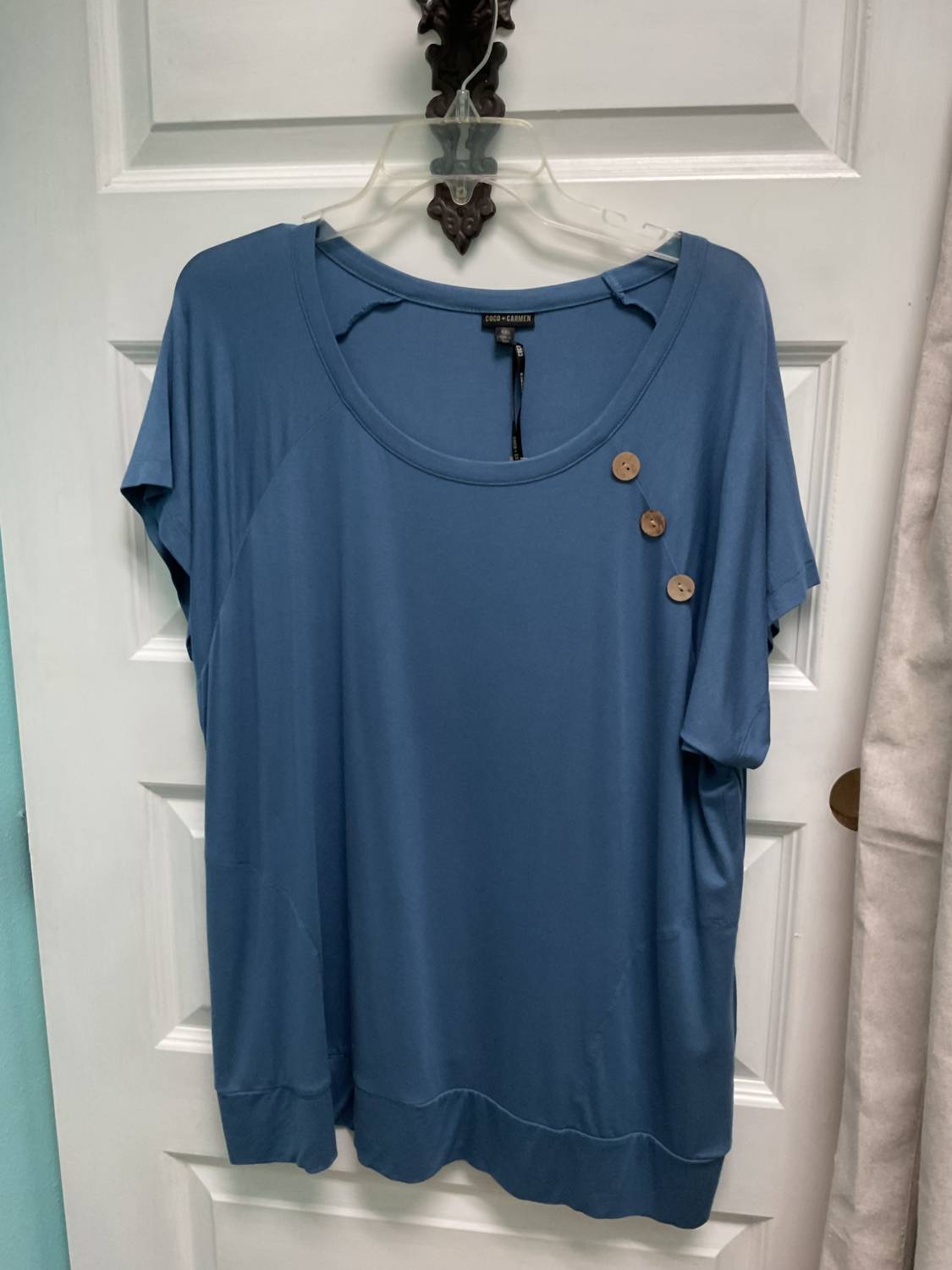 Coco + Carmen - Women's Rosalie Button Shoulder Tunic