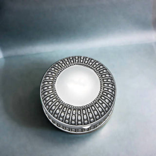 Creative Gifts International - Caixa redonda estilo antigo com detalhes em miçangas - 4,5"