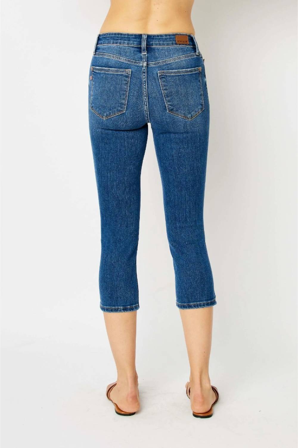 Judy Blue - Mid Rise Skinny Fit Capri