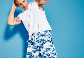 Calça utilitária conversível com estampa de ondas e ajuste relaxado para homens, tamanho G, azul, da Royalty by Maluma