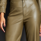 Calça Flare Leg Couro Sintético Royalty by Maluma Feminina Verde Tamanho 4
