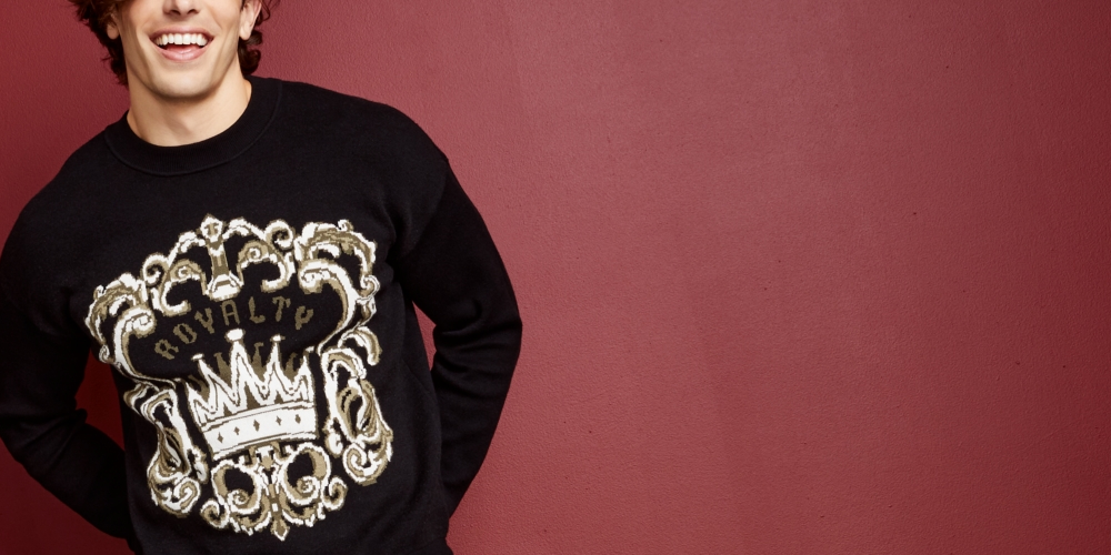 Suéter masculino Royalty by Maluma com corte relaxado e logotipo em jacquard Birdseye, preto, tamanho pequeno