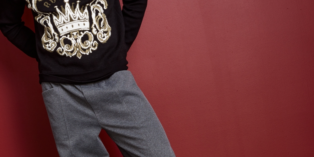 Suéter masculino Royalty by Maluma com corte relaxado e logotipo em jacquard Birdseye, preto, tamanho pequeno