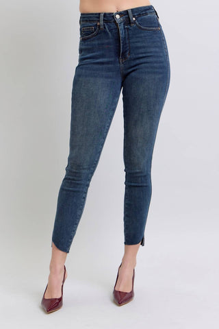 Judy Blue - Calça Jeans Skinny com Controle de Barriga e Bainha em Degrau