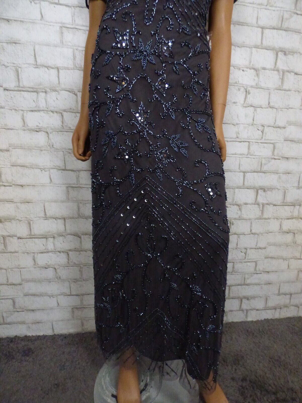 Vestido de festa Pisarro Nights com contas em malha e coluna em ardósia tamanho 12