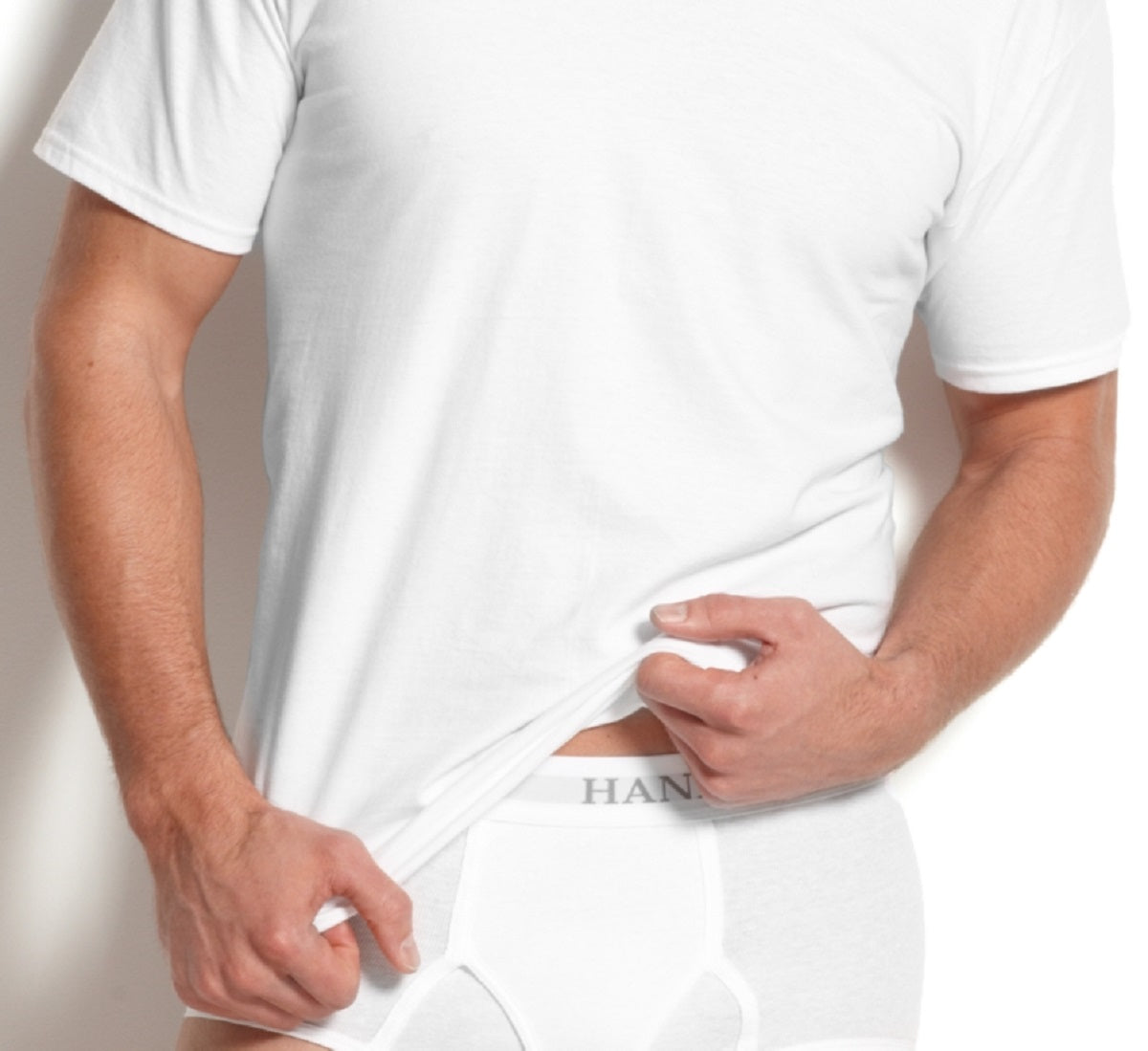 Pacote com 5 camisetas Hanes masculinas com decote em V, brancas, tamanho pequeno