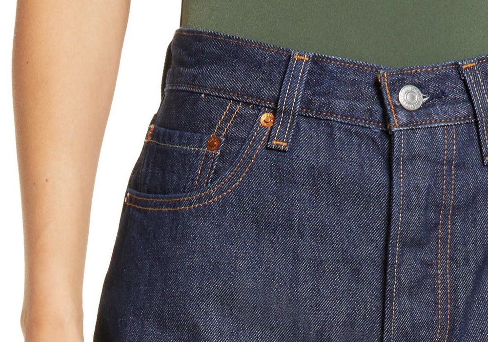 Calça jeans Levi's 501 de cintura alta e perna reta, cor lisa, tamanho 29x32