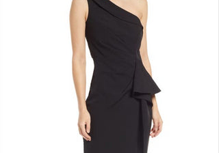 Vestido preto Vince Camuto com babados e um ombro só, tamanho 8