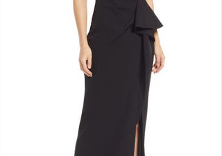 Vestido preto Vince Camuto com babados e um ombro só, tamanho 8