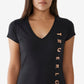 Camiseta feminina True Religion com logo lateral, gola V slim, manga curta, preta, tamanho grande