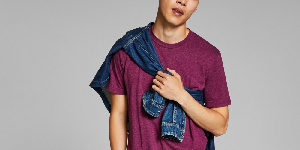 E agora esta camiseta básica masculina vermelha tamanho médio