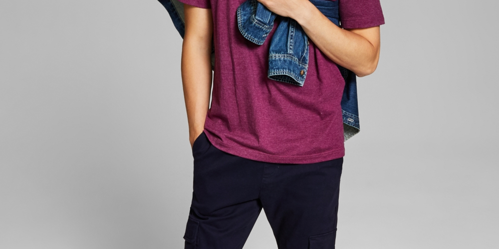 E agora esta camiseta básica masculina vermelha tamanho médio