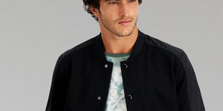 E agora esta jaqueta bomber raglan masculina preta tamanho extragrande