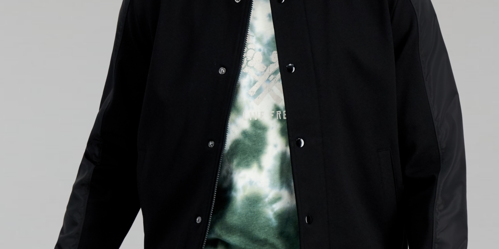 E agora esta jaqueta bomber raglan masculina preta tamanho extragrande