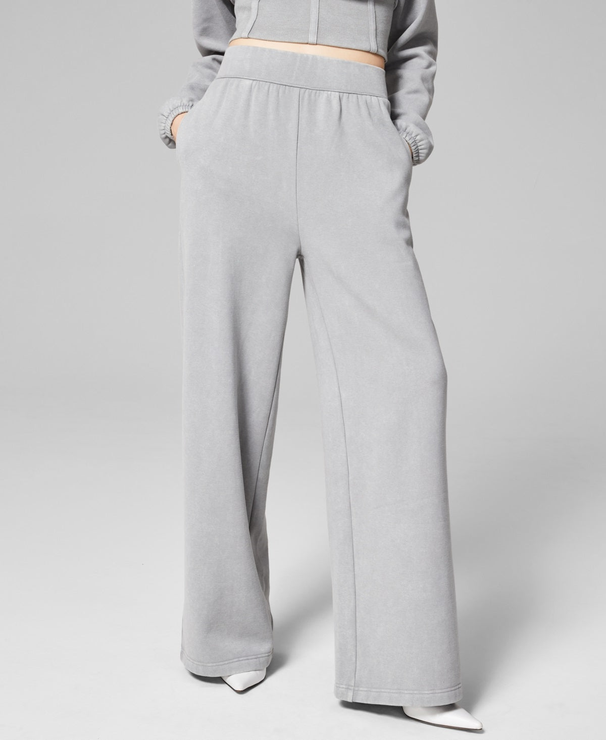 E agora esta calça feminina de perna larga cinza tamanho médio