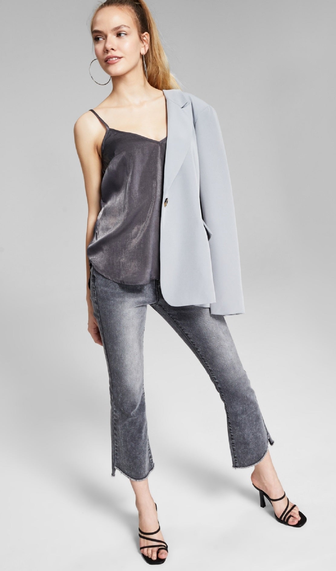 E agora esta camisola de cetim feminina cinza tamanho médio