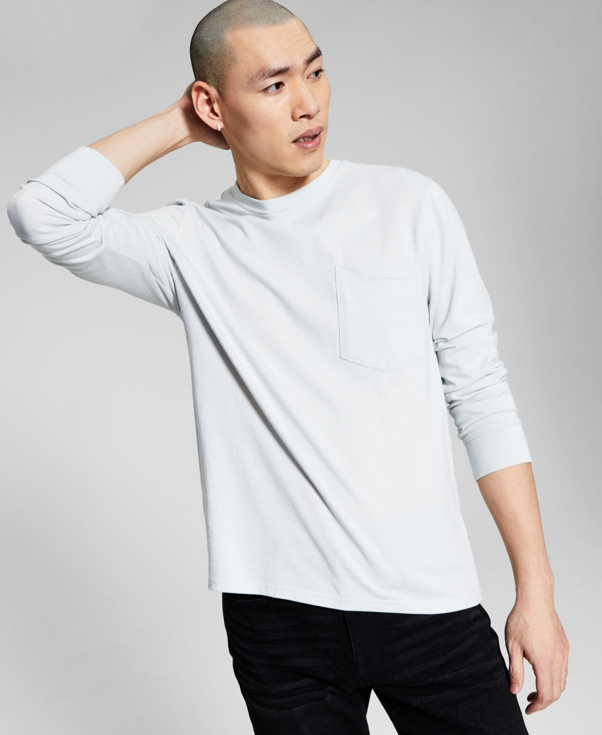 E agora esta camiseta masculina de manga comprida com bolso cinza tamanho grande