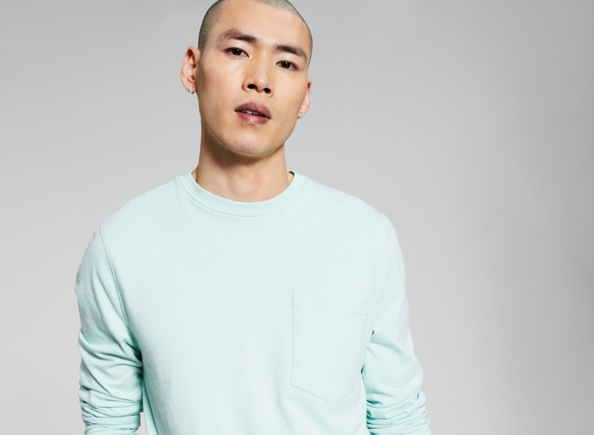 E agora esta camiseta masculina de manga comprida com bolso verde