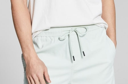 E agora este short masculino de sarja escovada para uso diário, verde, tamanho XX-G