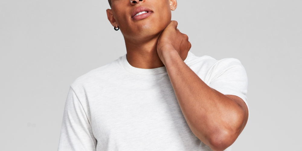 E agora esta camiseta básica masculina branca tamanho pequeno