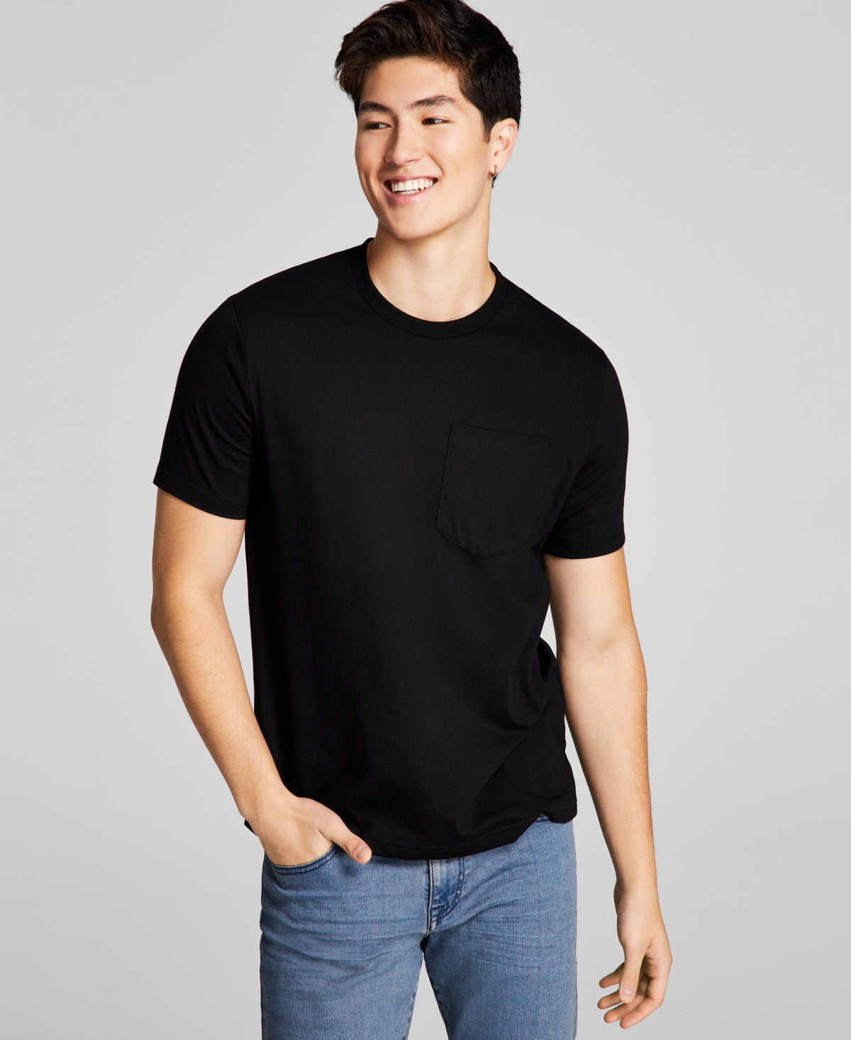 E agora esta camiseta masculina com bolso sólido, preta, tamanho grande