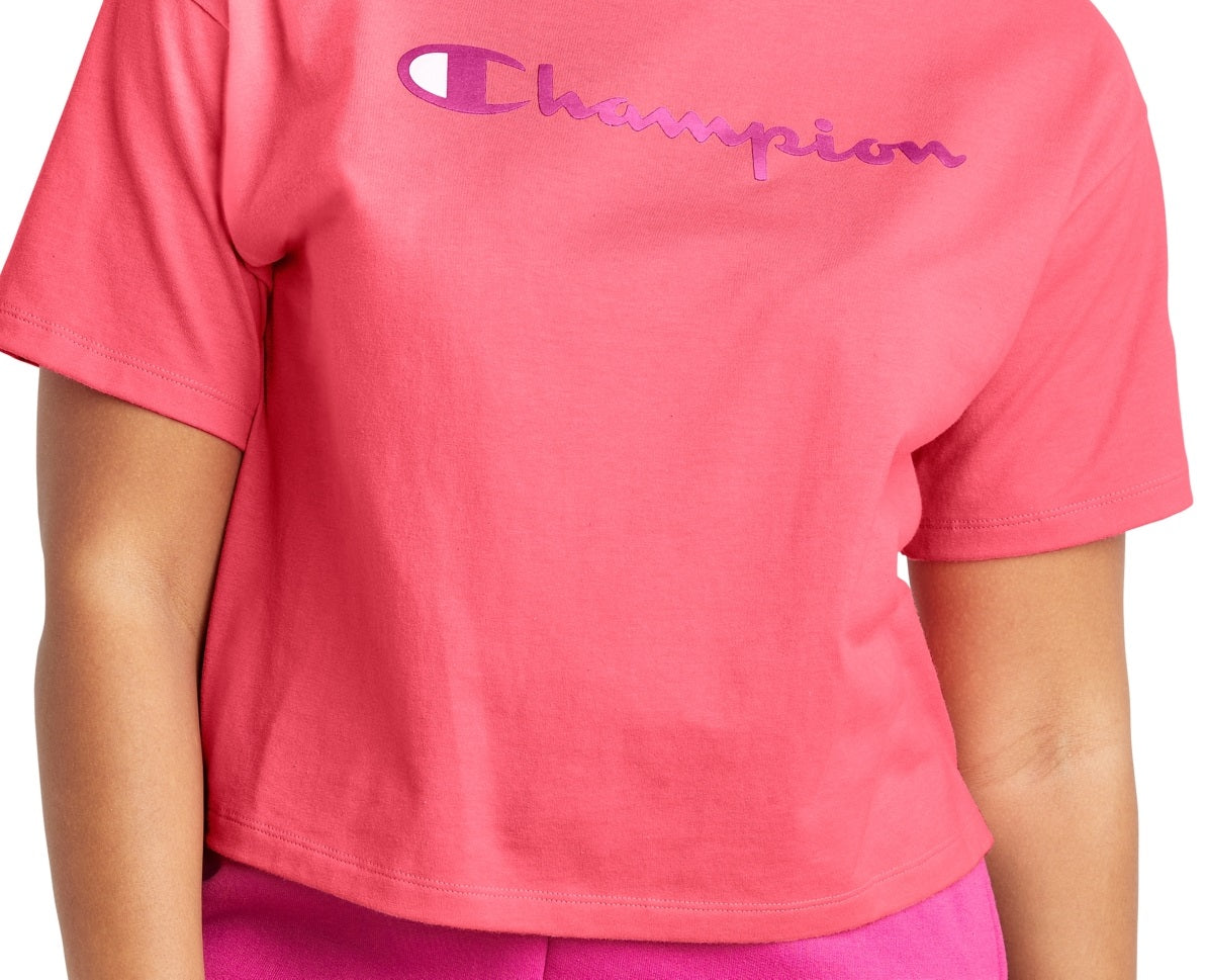 Camiseta curta feminina Champion com logo rosa, tamanho médio