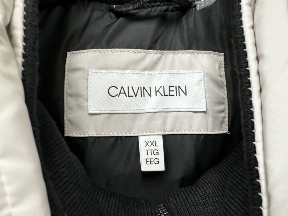 Calvin Klein Puffer Masculino Com Conjunto Babador Detalhe Branco Tamanho XX-G