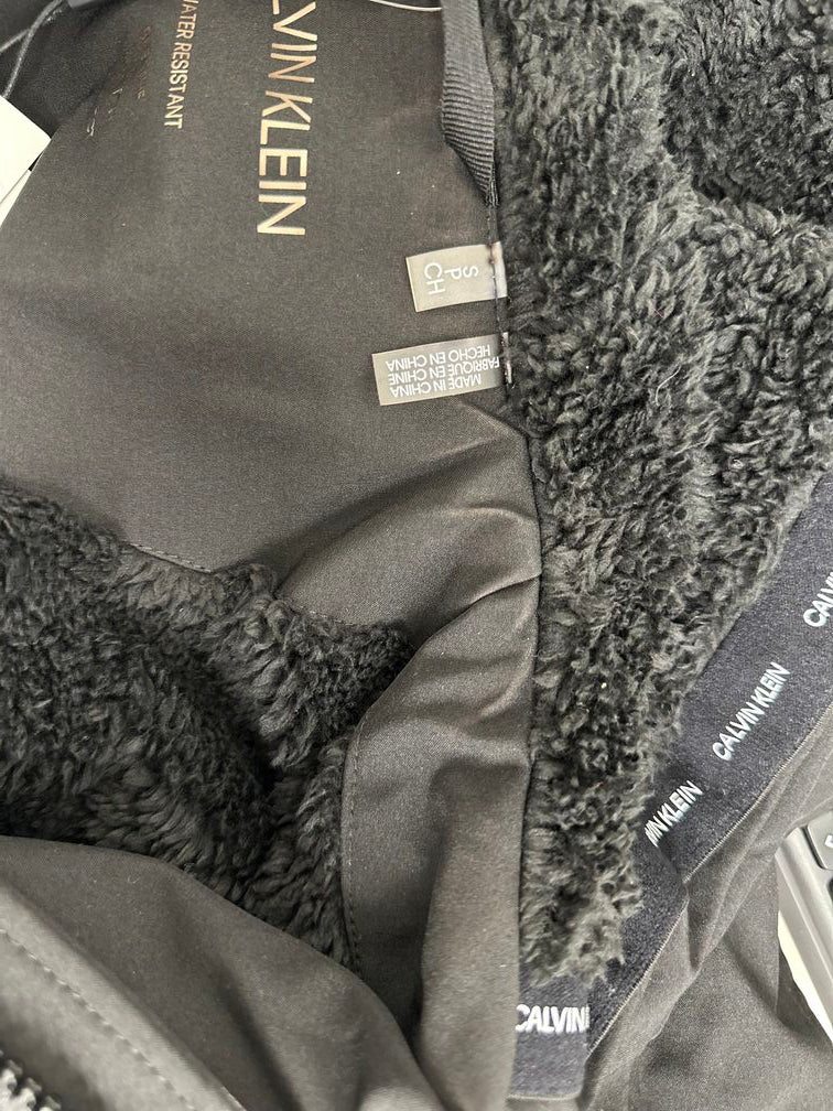 Calvin Klein Feminino Petite Fleece-Forrado Anorak com Capuz Capa de Chuva Preta Tamanho Petite XXS