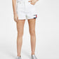 Shorts jeans feminino Tommy Jeans com estampa de bandeira e cintura alta, branco, tamanho 29