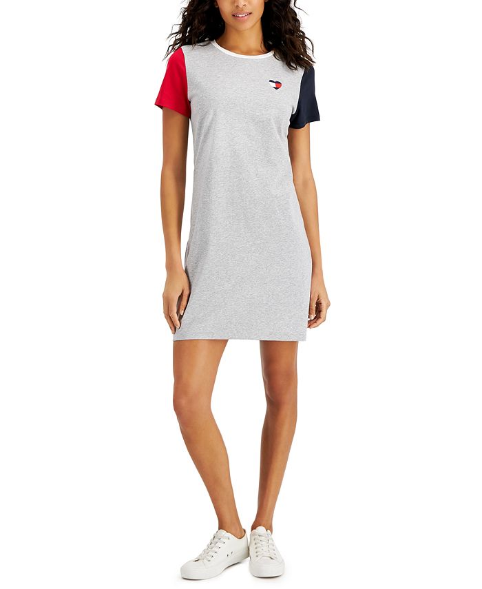 Vestido camiseta feminino Tommy Hilfiger com estampa de coração e blocos de cores, cinza, tamanho XX-G