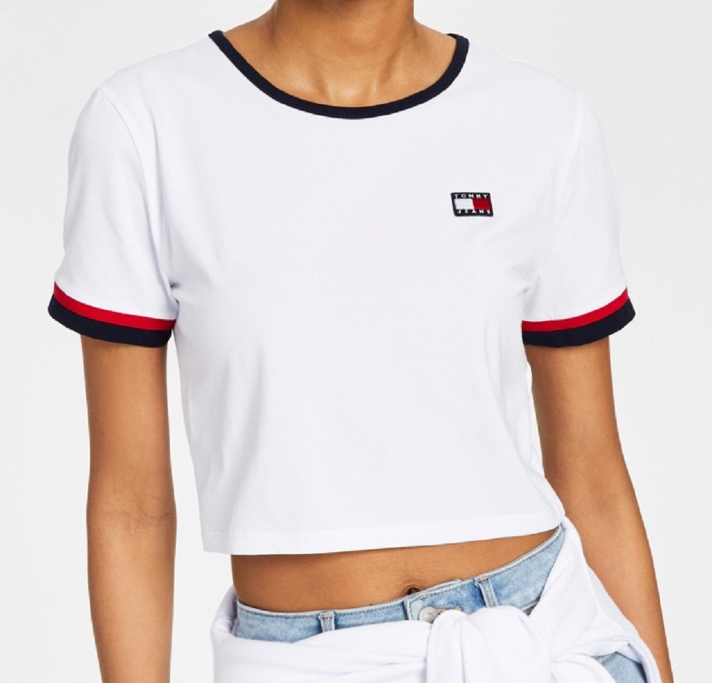 Camiseta curta Tommy Jeans feminina com patch de bandeira, branca, tamanho grande