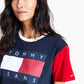 Camiseta Tommy Jeans Feminina Cropped de Algodão Colorblocked com Bandeira Azul Tamanho X-G