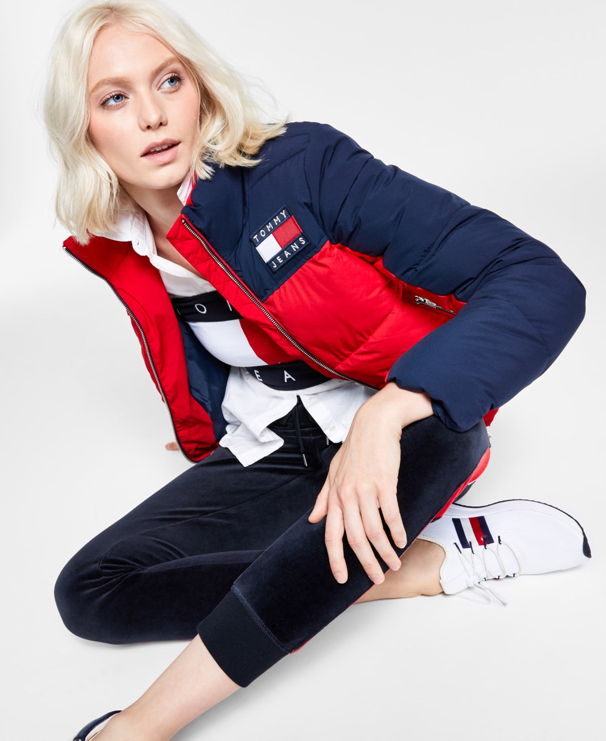 Casaco acolchoado feminino Tommy Jeans Colorblocked vermelho tamanho grande