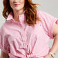 Blusa Tommy Hilfiger Feminina com Bolsos Elásticos, Punhos e Manga Curta, Gola Pontilhada, Botão, Rosa, Tamanho 2X