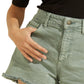 Shorts jeans feminino GUESS com zíper elástico, bolsos, bainha desfiada, cintura alta, tamanho 29, verde