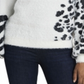 Suéter feminino Vince Camuto com estampa animal e jacquard felpudo, branco, tamanho médio
