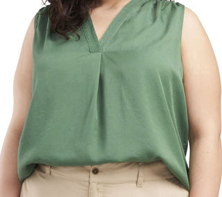 Vince Camuto Blusa plissada sem mangas com decote em V, verde, tamanho 2X