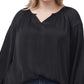 Blusa feminina Vince Camuto de cetim com babados e decote em V, preta, tamanho 1X