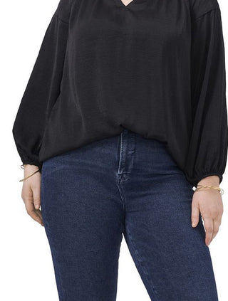 Blusa feminina Vince Camuto de cetim com babados e decote em V, preta, tamanho 1X