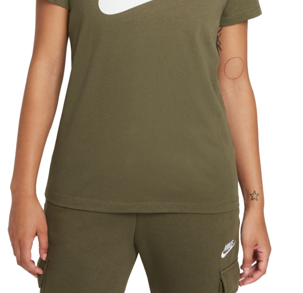 Camiseta Nike Sportswear Feminina com Logotipo em Algodão Verde Tamanho P