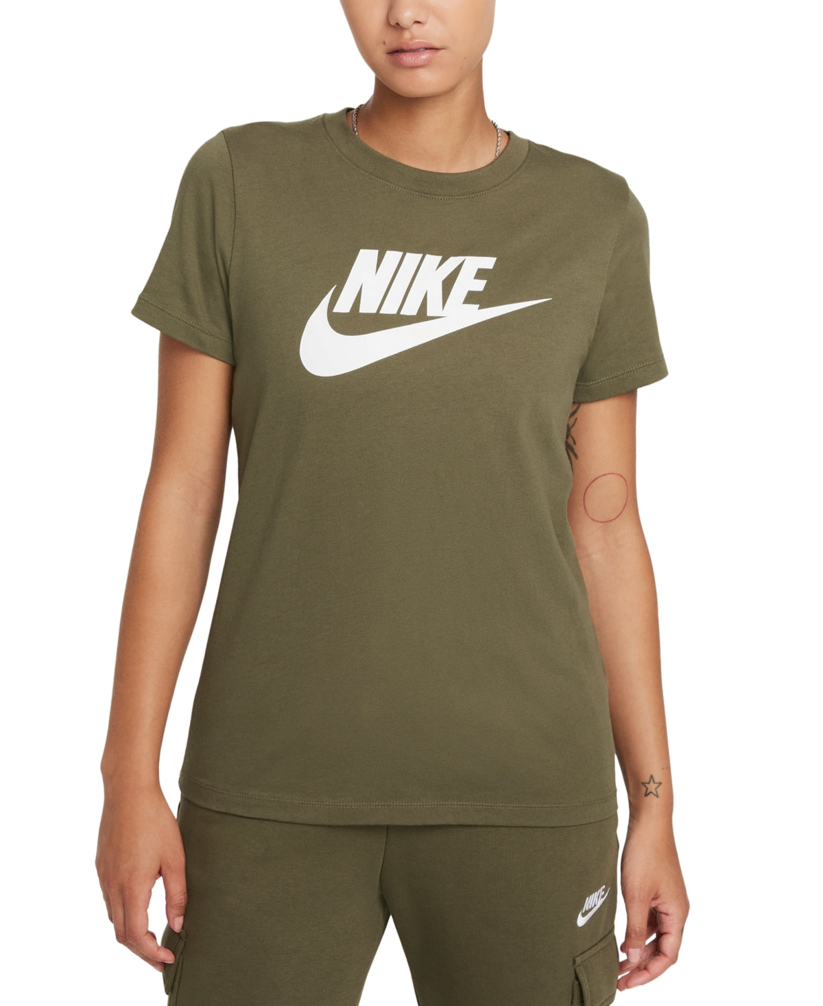 Camiseta Nike Sportswear Feminina com Logotipo em Algodão Verde Tamanho P