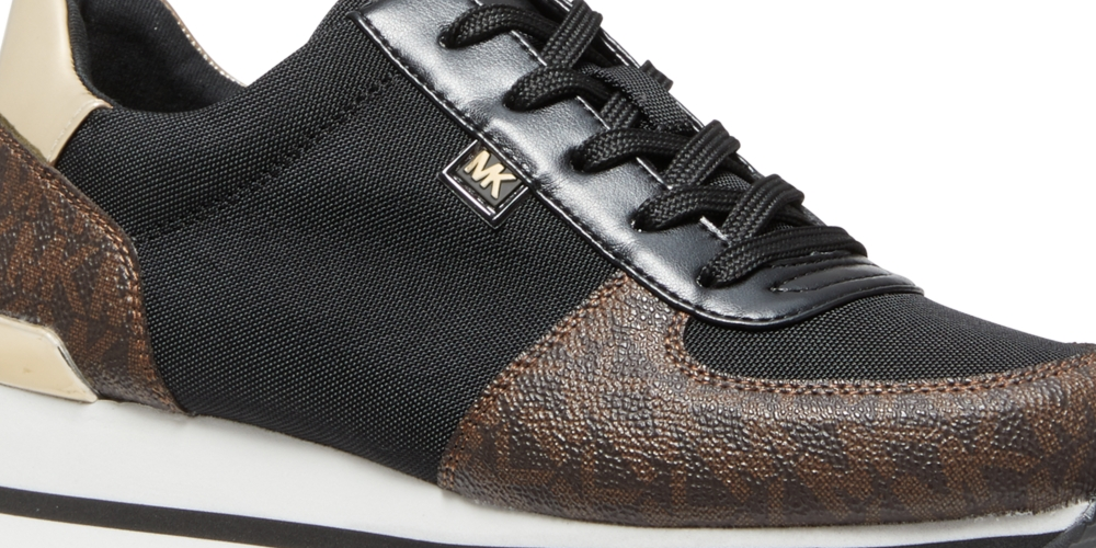 Tênis feminino Michael Kors com cadarço metálico em tecido marrom, tamanho 6,5