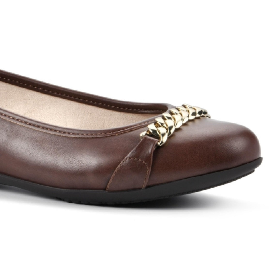Sapatilhas de balé femininas Charmed White Mountain, marrom, tamanho 6 M