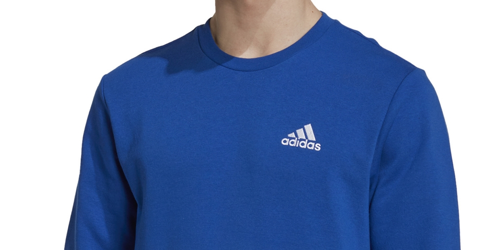 Moletom masculino adidas Feel Cozy Essentials Classic Fit com logotipo bordado e azul, tamanho médio