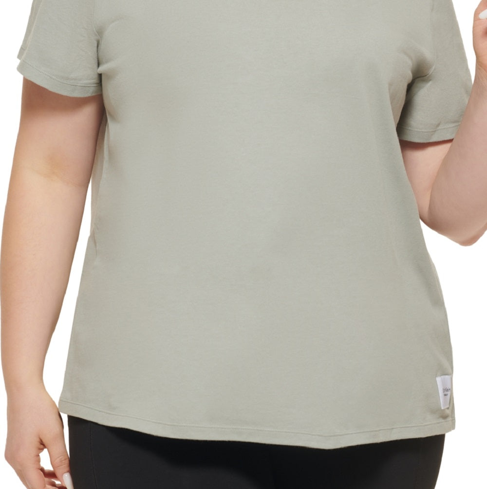 Camiseta Calvin Klein Feminina com Logo Patch e Gola V Verde