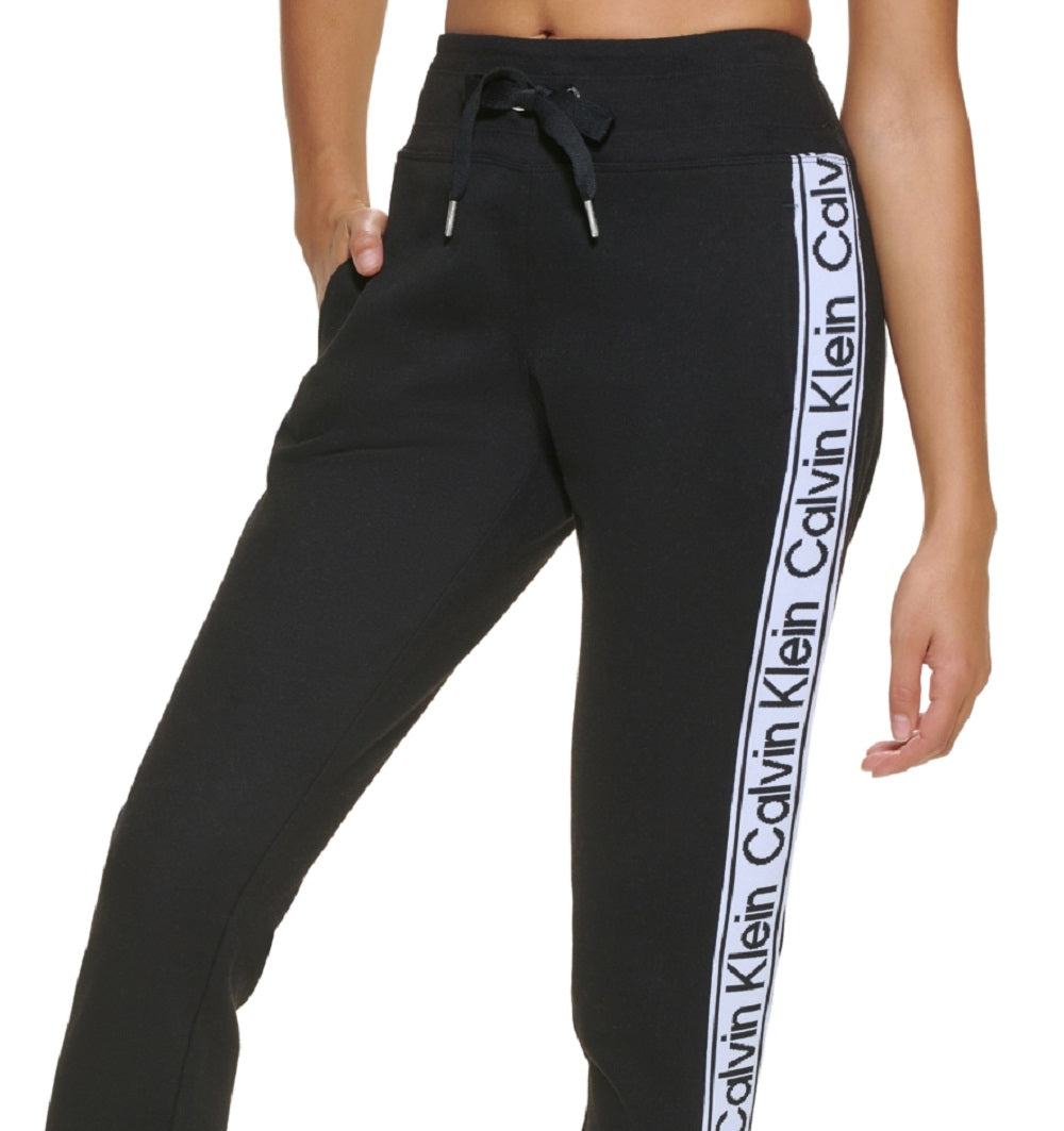Calça jogger feminina Calvin Klein com logo e fita preta, tamanho extragrande